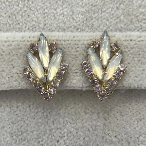 VINTAGE JULIANA D&E Pink Clip On Earrings Rhinestones Aurora Borealis Navettes - Picture 1 of 3