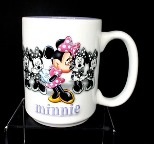 Taza de café dimensional Disneyland Resort Minnie Mouse con interior púrpura - Imagen 1 de 6