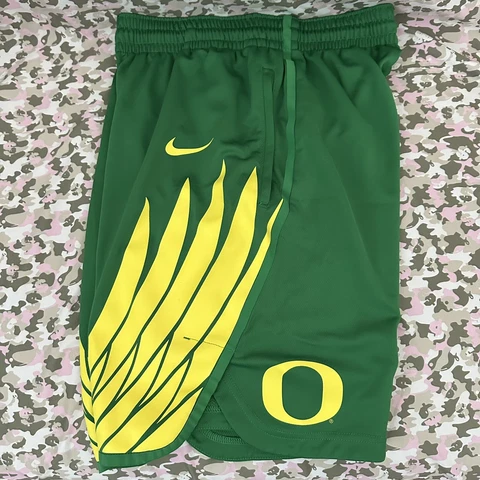 Nike NCAA Oregon Ducks College Basketball Athletic Shorts Size: M Green Wings Cover
