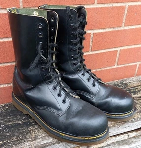 VINTAGE DR MARTENS 11 HOLE STEEL TOE BLACK LEATHER BOOTS UK9 MADE IN ENGLAND - Picture 1 of 18