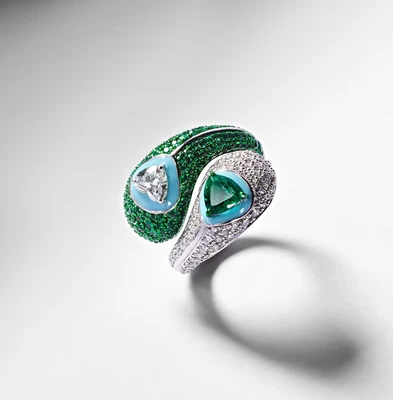 Hermoso anillo de diseño envolvente de plata de 4,00 quilates esmeralda verde y 4,00 quilates blanco circonita cúbica 935 Foto 1 de 4