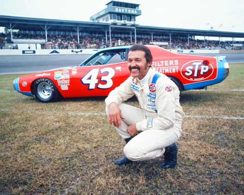 RICHARD PETTY #43 STP 1973 CLOSE UP SHOT AT DAYTONA 20X16 GLOSSY POSTER PHOTO Cover