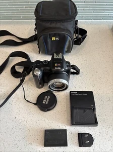Kodak EasyShare P850 5.1MP Digital Camera, Battery, Charger, Case FOR PARTS READ - Picture 1 of 4