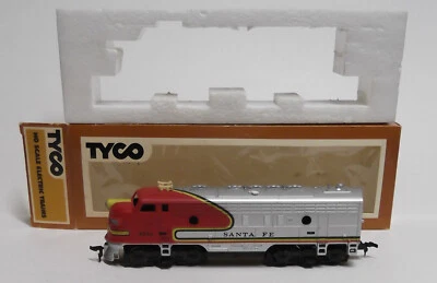 Vintage TYCO HO Scale Red & Silver SANTA FE #4015 DIESEL LOCOMOTIVE * runs nice - Image 1 of 4