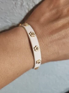 Juicy couture white buckle Leather Flowers Bracelet Signed  - Picture 1 of 9