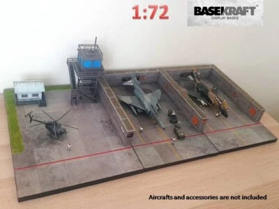 BaseKraft 1/72 Display Diorama Base di terra con due slot per aerei ed edifici - Immagine 1 di 4