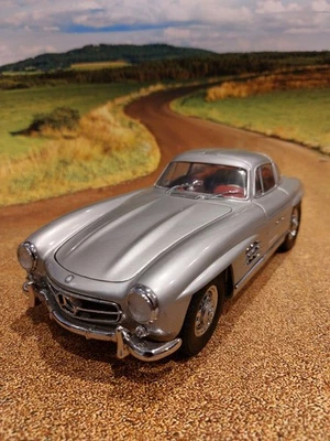1:18 Kyosho Mercedes Benz 300sl Gullwing (Silver) - Image 1 of 4