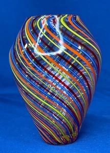 Mundgeblasene Kunstglas Knospe Vase Regenbogen Multicolor Wirbel Spirale Streifen 5,5" T - Bild 1 von 10