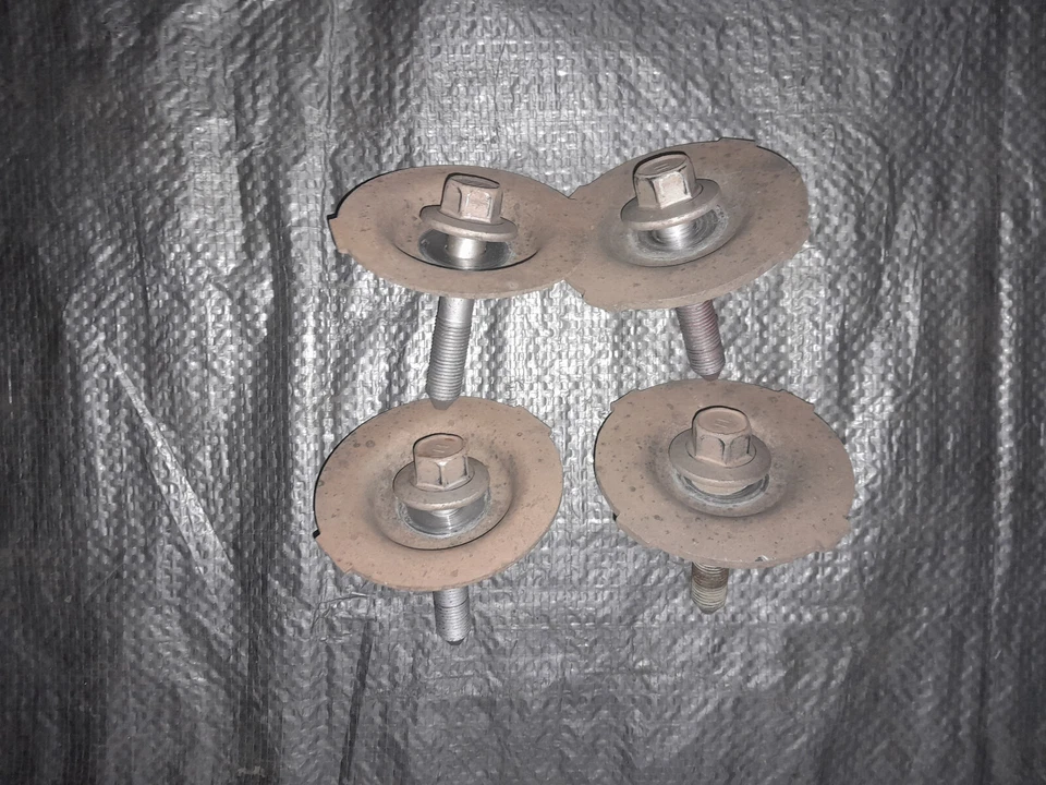 2001-2006 LEXUS LS430 OEM REAR DIFF CRADLE SUB FRAME BOLTS X4 4.3 V8 3UZ-FE - Image 1 of 1