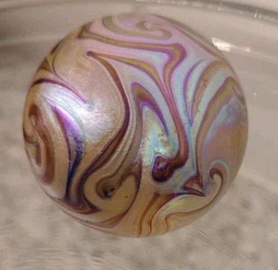 Espetacular 1980 EICKHOLT Iridescente "KING TUT" Peso de Papel 1 1/2" H, 1 3/4"W - Imagem 1 de 4