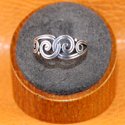 Anillo retirado James Avery GENTLE WAVE plata de ley talla 8,25 Foto 1 de 4