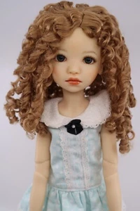 Nueva Peluca COCO Rubia Dorada Talla 8-9 SD BJD mostrada en My Meadow Hannah AP073 - Imagen 1 de 6