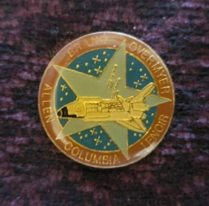 Vintage Enamel Space Shuttle Brown Rim Multicolor Hat Pin Size 1' Diameter - Picture 1 of 1