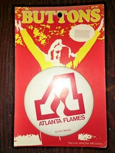 1970 ATLANTA FLAMES 3 1/2" CELLO PIN BACK BUTTON ON ORIGINAL HANG CARD - Picture 1 of 3