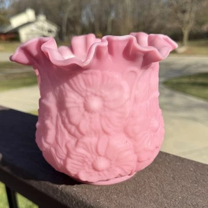 Jarrón de colección Fenton Art Glass rosa satinado levantado amapola borde con volantes cuenco floral - Imagen 1 de 13
