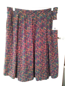 NEW LULAROE MADISON GREEN ABSTRACT CHEVRON SKIRT WITH POCKETS PLUS SIZE 3XL NWT - Picture 1 of 3