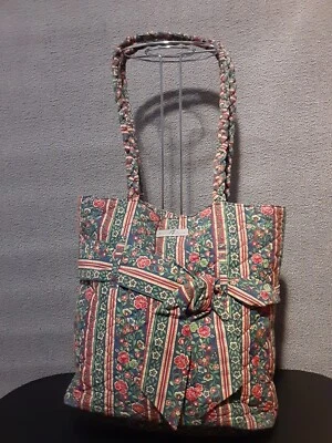 Bolsa de ombro Isabella's Journey verde acolchoada floral gravata borboleta 1426 - Imagem 1 de 4