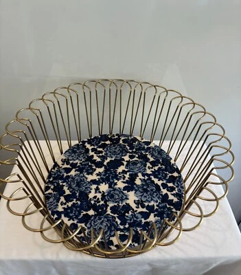The Pioneer Woman Round Floral Wire Bread Basket 14-Inch Blue Flowers on White - Изображение 1 из 4