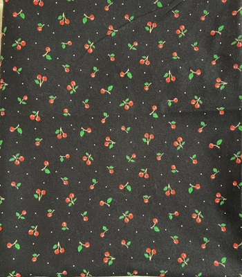 "Pequeñas cerezas Cranston/Mary Engelbreit sobre tela de algodón negro, ~2-5/8"" yardas" Foto 1 de 3