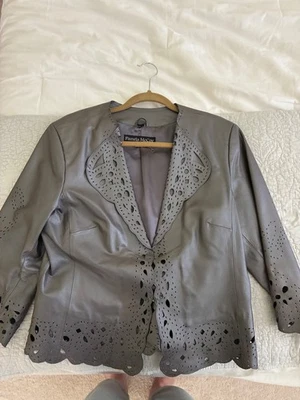 Pamela McCoy Mujer Chaquetas Cuero Gris Talla Mediana Detalle Corte Foto 1 de 4