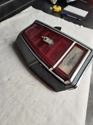 Luz de lámpara trasera Chevrolet Monte Carlo 1977 LH con extensión OEM lado del conductor Foto 1 de 4