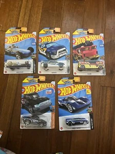 2024 Hot Wheels NETFLIX HW LET’S RACE Lot 5 Rockin Surf Grass Terra Fantasy - Bild 1 von 8