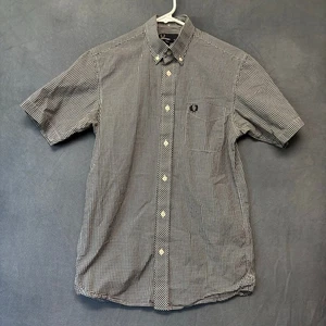 Camisa Fred Perry Micro Cuadros Abotonada Manga Corta Bordado Logo Preppy - Imagen 1 de 11