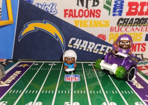 2022 NFL Teenymates Legends Ser. 1 San Diego Chargers RB Ladainian Tomlinson fig Cover