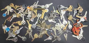 RARO! Enorme! Lotto chiavi antiche vintage oltre 120 lucchetti master non ricercati varietà USA - Foto 1 di 7
