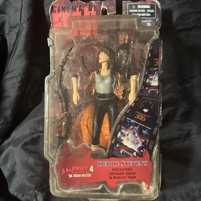 КИНО СТРАХА DEBBIE - КОШМАР НА УЛИЦЕ ВЯЗОВ - Mezco - совершенно новый и запечатанный - Изображение 1 из 4