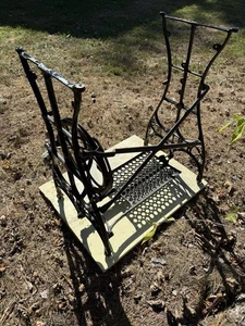 VTG ANTIQUE 1920's WHITE TREADLE SEWING MACHINE CAST IRON TABLE BASE LEGS - Picture 1 of 11