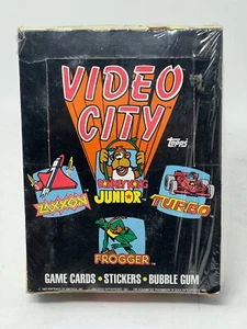Topps 1983 Videojuego Ciudad Vintage PAQUETE COMPLETO DE 36 Caja de Tarjetas Codificables Sellada de Fábrica - Imagen 1 de 7