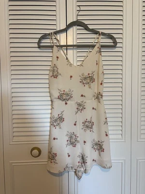 Mameluco floral blanco mediano pero se ajusta como un pequeño, espalda abierta, nupcial Foto 1 de 3