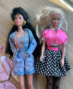 2 Mattel 1980's Vintage Barbie Dolls Doll Lot With Clothes & Accessories. - Picture 1 of 18