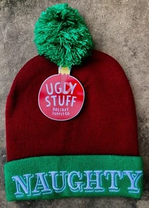 NUEVO Ugly Stuff Holiday Supply Co Travieso Rojo Verde Blanco Pom Sombrero Gorro Nuevo con etiquetas - Imagen 1 de 2