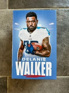 Delanie Walker Bobble Head - NUEVO 2024 Tennessee Titans Porta Boletos de Temporada Regalo - Imagen 1 de 4