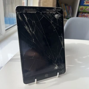 Apple iPad mini 3, Wi-Fi, screen size 7.9in, colour Silver, Model: A1599 - Picture 1 of 5