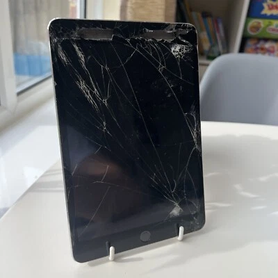 Apple iPad mini 3, Wi-Fi, screen size 7.9in, colour Silver, Model: A1599 - Image 1 of 4