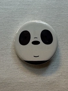 We Bare Bears Mini Pin Botón Trasero Cara de Panda 1.25" Usado en Excelente Condición - Imagen 1 de 3
