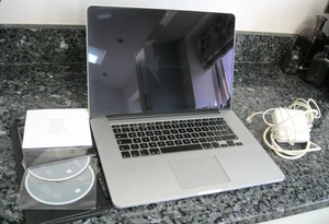 Apple MacBook Pro OS X El Capitan 15.4" Laptop - 1 TB Memory - Bundle - Afbeelding 1 van 23