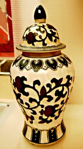 EXQUISITE VINTAGE PORCELAIN ORIENTAL TEMPLE JAR /HAND PAINTED / 13 ½ '' Tall - Picture 1 of 12