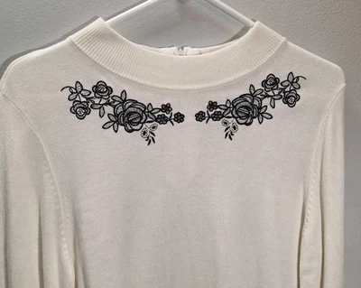 复古 Tog Shop 象牙色 黑色 花卉刺绣 模拟 颈部 奶奶 毛衣 小号 大号 — 第 1/4 张图片