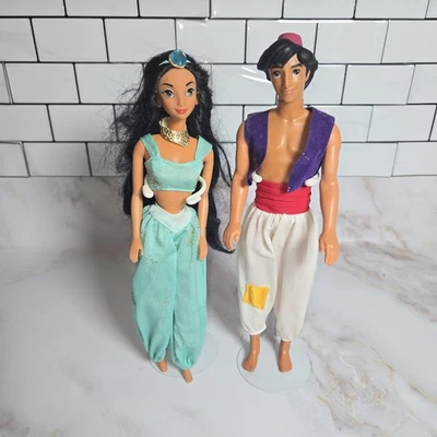 Lote de 2 muñecas de moda vintage Disney Aladdin & Jasmine Mattel años 90 Foto 1 de 4
