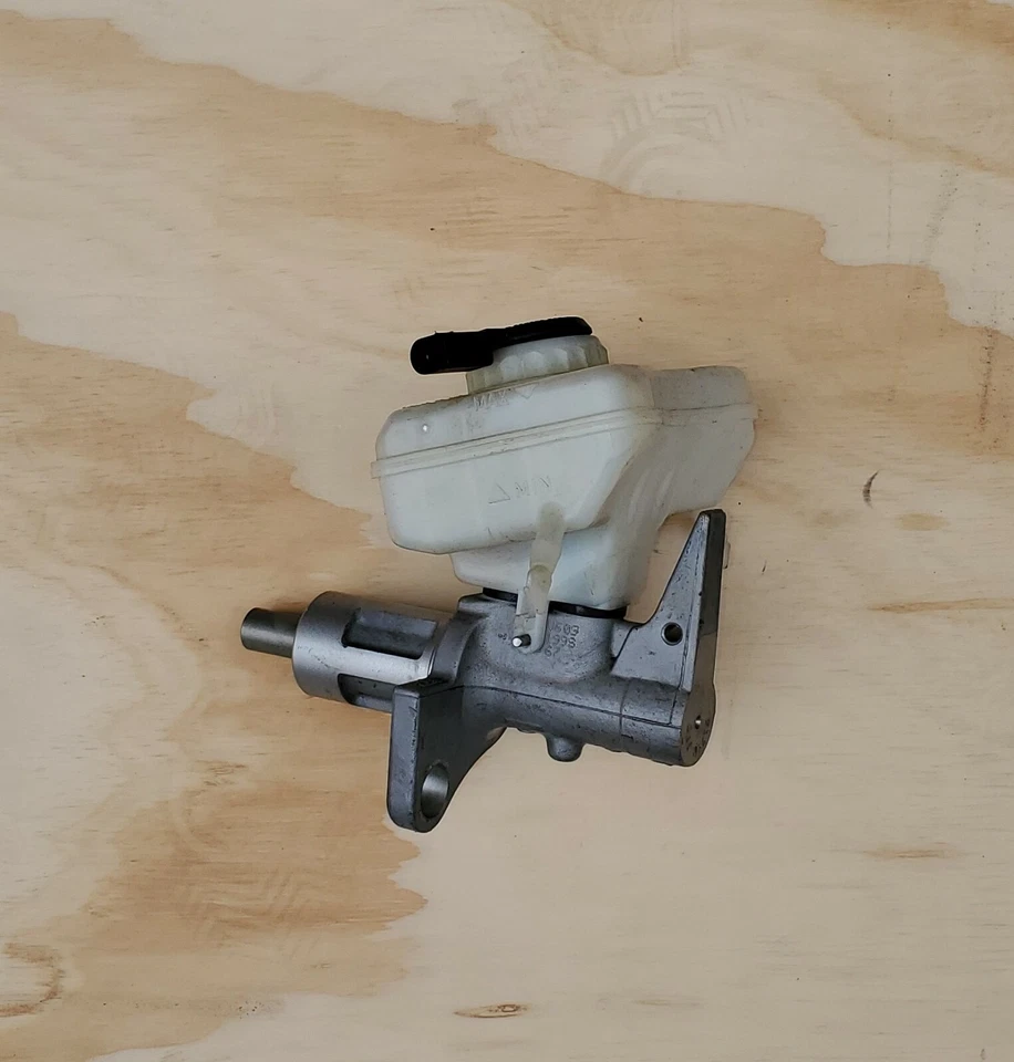 Tanque depósito cilindro maestro líquido de frenos para Audi A4 Quattro S4 A6 2010-2012 Foto 1 de 1