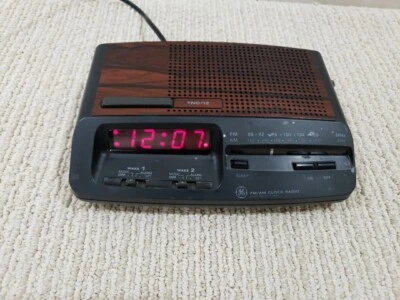 GE GE 7-4621A Digital AM FM Radio Doble Despertador, Reposo, ¡Con Batería de Respaldo! Foto 1 de 4