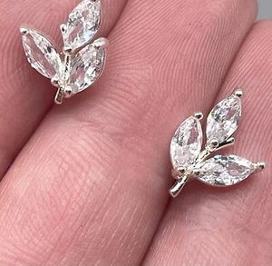 Ohrringe Silberfarben Strass Blattform - Bild 1 von 5