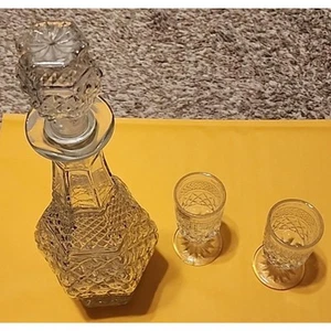 Anchor Hocking Wexford Decanter with Toper and 2 Claret Wine Glasses - Picture 1 of 6