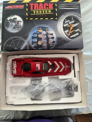 Coche divertido NHRA John Force 2006 Castrol GTX probado en pista Foto 1 de 2