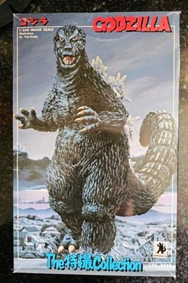 1998 Bandai Godzilla 1/350 Scale Yuji-Kaida Plastic Model Kit w/ Mothra Larvae - Image 1 of 4
