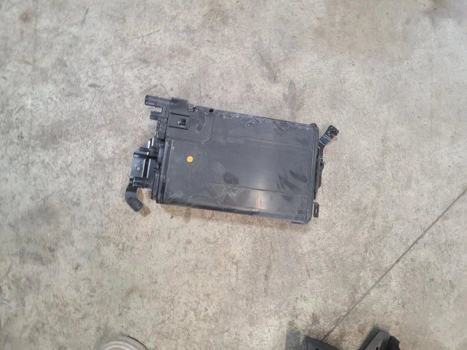 IS200T    2016 Fuel Vapor Canister 2026683 — 第 1/1 张图片